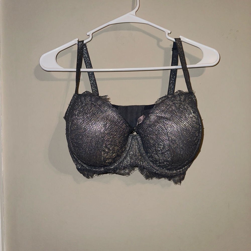 Victoria’s Secret lightly lined dream angel bra
